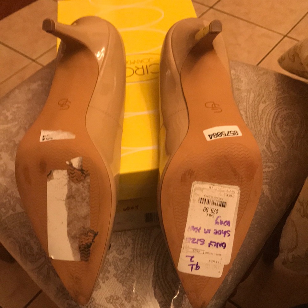 Shoes - Picture 4 of 5
